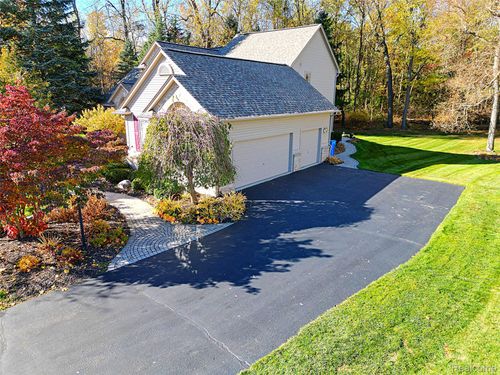 5391 Bridge Trl W, Commerce Township, MI, 48382-4845 | Card Image