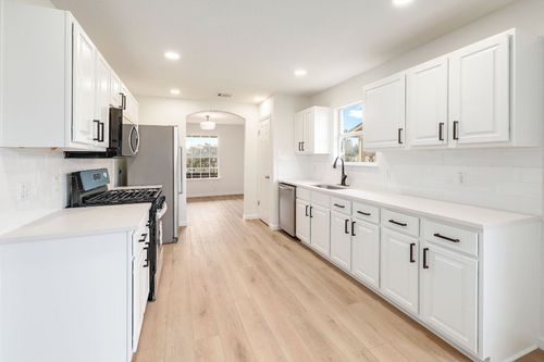 105 Ryan Cv, Hutto, TX, 78634-5059 | Card Image