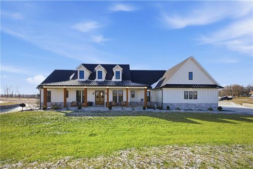 2 Se Woodview Rd, Saint Joseph, MO, 64507-7912 | Card Image