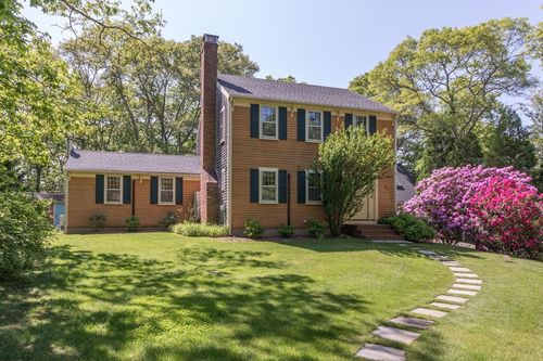 8 Schoolhouse Vlg, Oak Bluffs, MA, 02557-7204 | Card Image