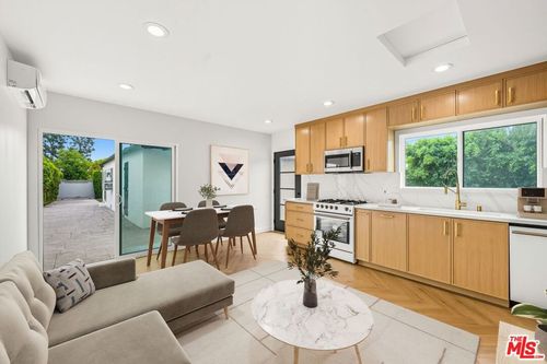 6327 Babcock Ave, Valley Glen, CA, 91606-3118 | Card Image