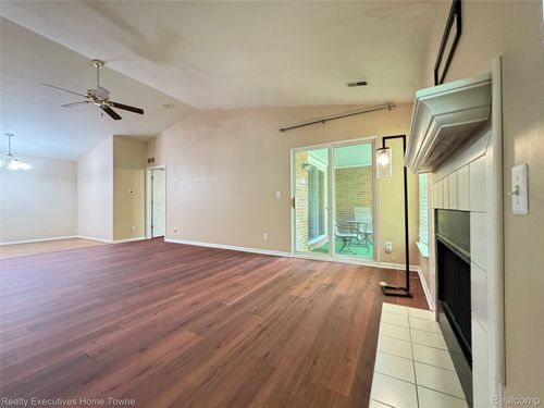 262-44975 Marigold Dr, Sterling Heights, MI, 48314-1227 | Card Image