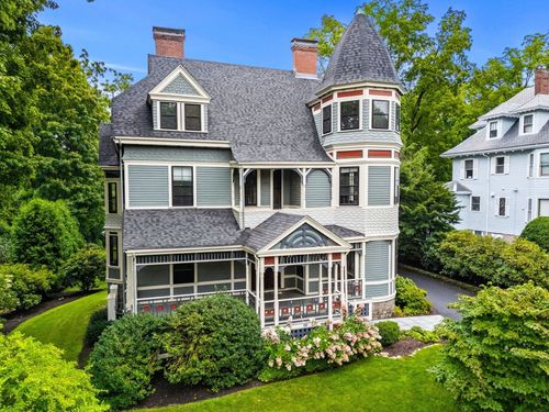 44 Putnam St, Newton, MA, 02465-2433 | Card Image
