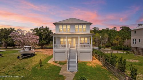 4723 E Belle Fontaine Dr, Ocean Springs, MS, 39564-9051 | Card Image