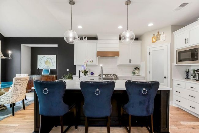6614 Mccormick Dr, House other with 5 bedrooms, 5 bathrooms and null parking in Shawnee KS | Image 4