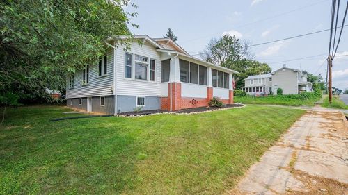 305 Virginia Ave, SHENANDOAH, VA, 22849-1547 | Card Image