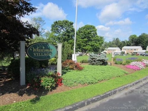 4-4 Whisconier Vlg, Brookfield, CT, 06804-3817 | Card Image