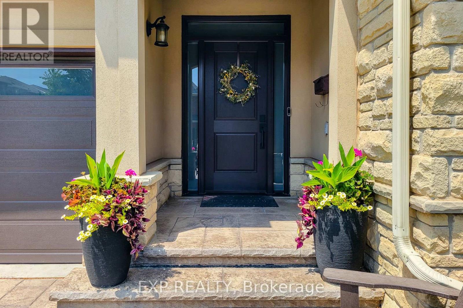 Residential in Oakville (BC Bronte Creek) 4