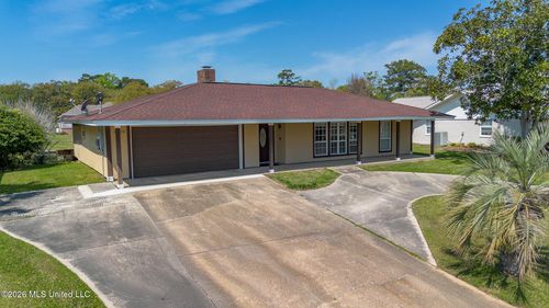 5809 David Davis Pl, Ocean Springs, MS, 39564-2662 | Card Image