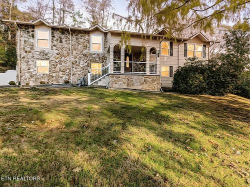 132 Greystone Dr, Oak Ridge, TN, 37830-5607 | Card Image