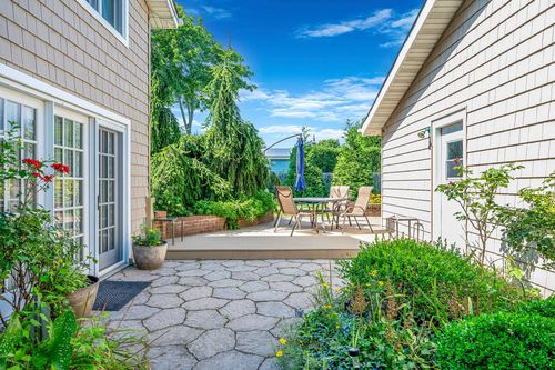 19 Coppertree Ln, Babylon, NY, 11702-3811 | Card Image