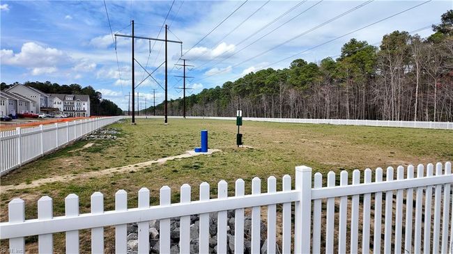 With a convenient location right between Williamsburg and Virginia Beach, you'll always have fun at your fingertips, as well the Newport News/Williamsburg International Airport, Christopher Newport University, and many parks and stores only a quick drive away. | Image 22