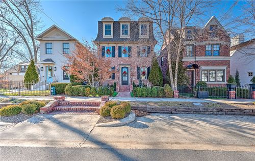 242 Sw D St, Bentonville, AR, 72712-5861 | Card Image