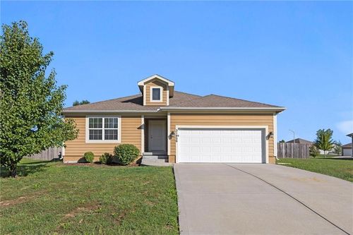 31956 W 172nd St, Gardner, KS, 66030-8214 | Card Image