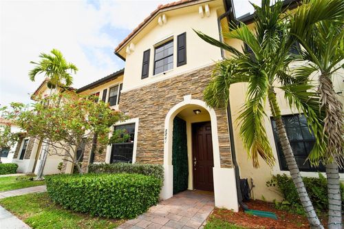 8861 W 35th Ave, Hialeah, FL, 33018-1891 | Card Image