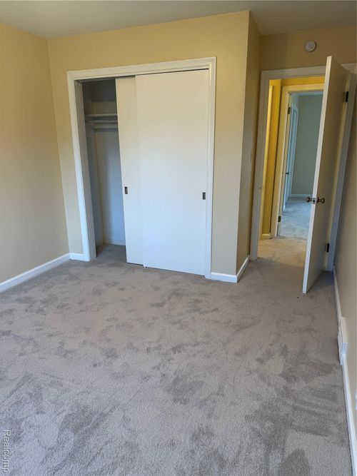 734 Harcourt Rd, Grosse Pointe Park, MI, 48230-1832 | Card Image