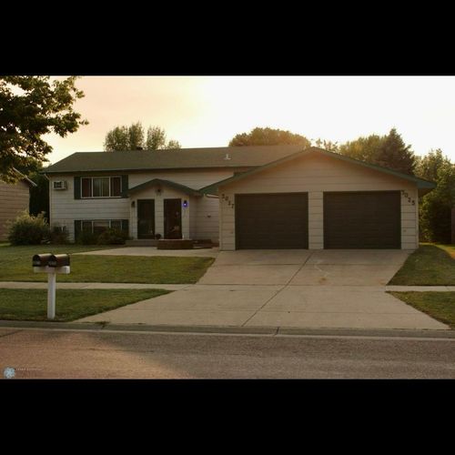 3025 18th St S, Fargo, ND, 58103-6715 | Card Image