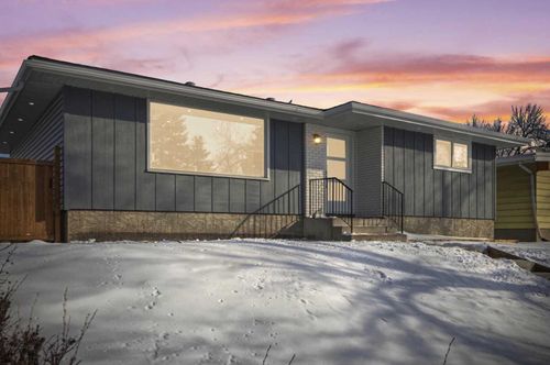 1412 19 St Ne, Calgary, AB, T2E4Y2 | Card Image