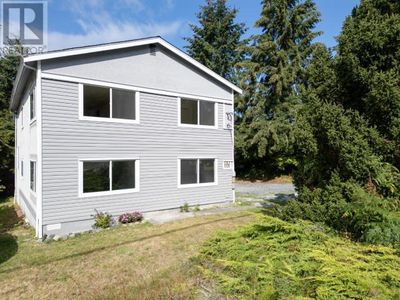 4763 Fernwood Ave, House other with 4 bedrooms, 2 bathrooms and null parking in Powell River BC | Image 2