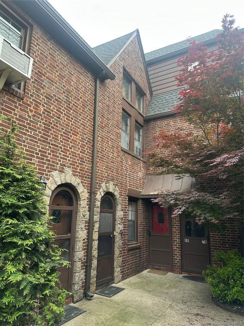 6b-40-40 203rd St, Bayside, NY, 11361-1800 | Card Image