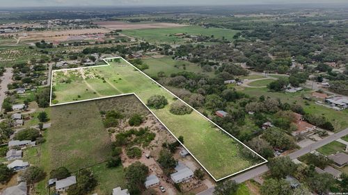 00 N Windy Knoll Dr, Devine, TX, 78016 | Card Image