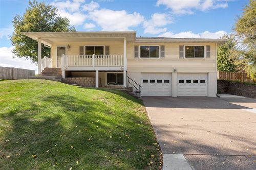 2210 Imperial Oaks Dr, Muscatine, IA, 52761-2632 | Card Image