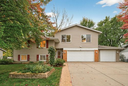 834 Fireside Dr, Apple Valley, MN, 55124-8987 | Card Image