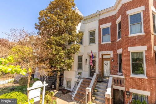 216 12th St Se, WASHINGTON, DC, 20003-1483 | Card Image