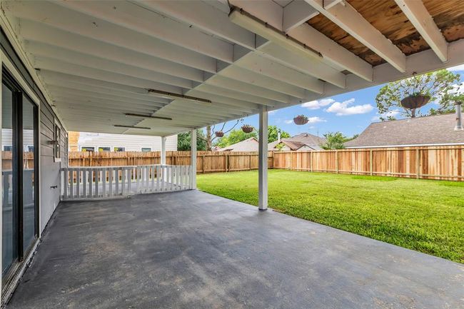 Covered back patio ideal for lounging, dining, and relaxing outdoors. | Image 25