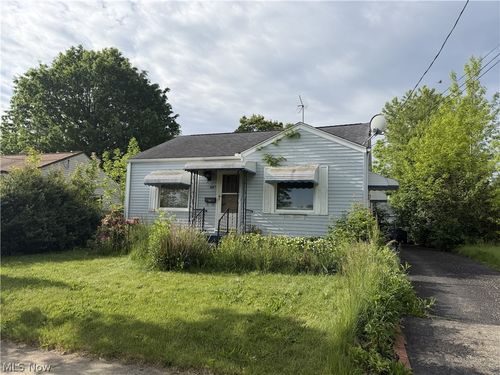 682 Barbara Ave, Akron, OH, 44306-3467 | Card Image
