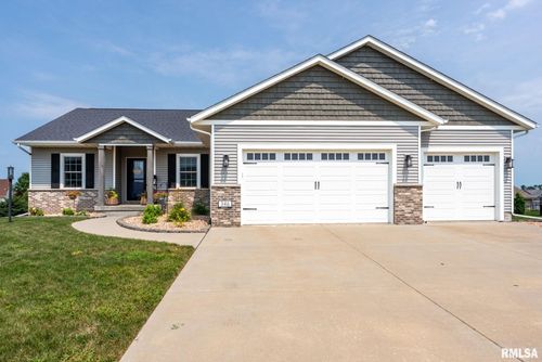 346 Hillside Dr, Eldridge, IA, 52748-9644 | Card Image