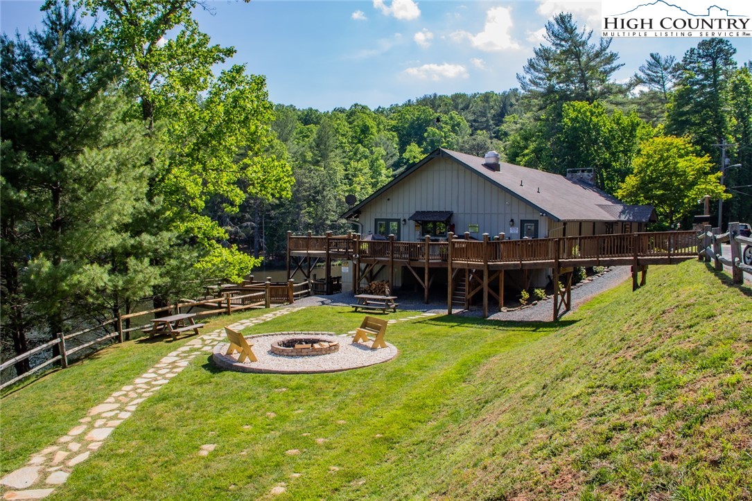 Land in Deep Gap 4