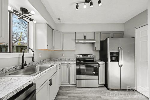 6134 Bent Tree Ct, Charlotte, NC, 28212-0907 | Card Image