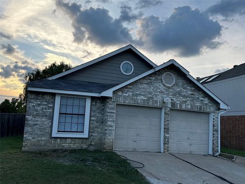 1147 Seneca Pl, Lewisville, TX, 75067-7402 | Card Image