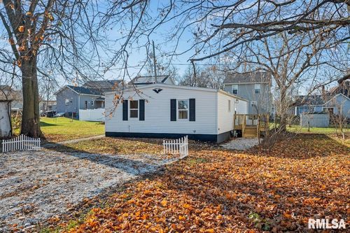 305 N 1st St, Dunlap, IL, 61525-8034 | Card Image