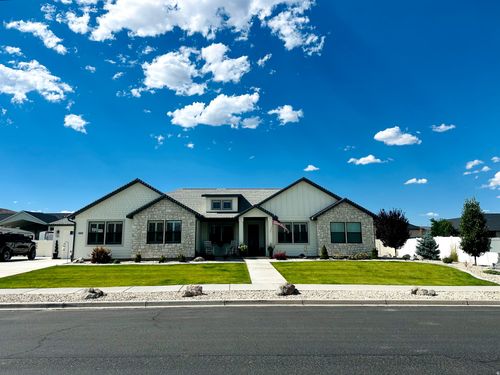 888 W Torrey Pines Dr, Richfield, UT, 84701-1235 | Card Image