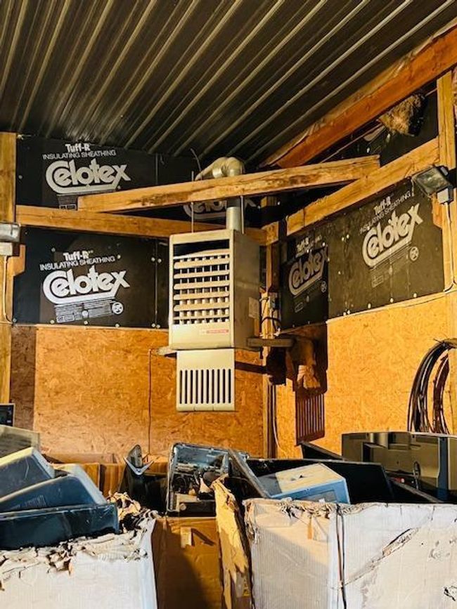 Heater in garage/pole shed | Image 11