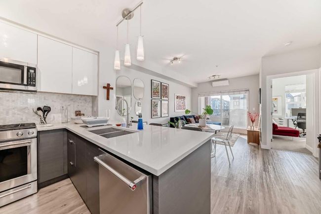 1218 - 95 Burma Star Rd Sw, Condo with 2 bedrooms, 1 bathrooms and 1 parking in Calgary AB | Image 4