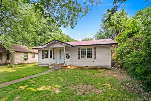 317 W Cedar, Stilwell, OK, 74960 | Card Image