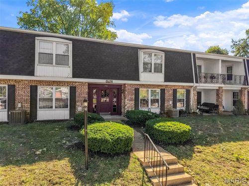 b-1722 Herault Place, St Louis, MO, 63125 | Card Image