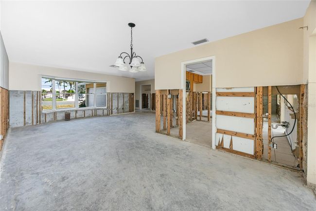 11465 7 Th St E, House other with 2 bedrooms, 2 bathrooms and null parking in Treasure Island FL | Image 24