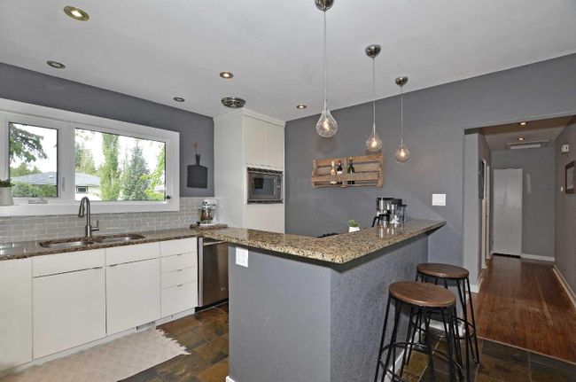 4004 3 Ave Sw, House detached with 4 bedrooms, 2 bathrooms and 1 parking in Calgary AB | Image 6
