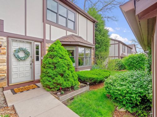 67 White Oak Cir, St. Charles, IL, 60174-4164 | Card Image