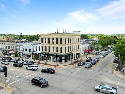 703 W Main St, Lake Geneva, WI, 53147-1851 | Card Image