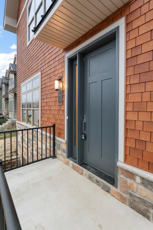 65 Sanctuary Dr, Valparaiso, IN, 46385-7148 | Card Image