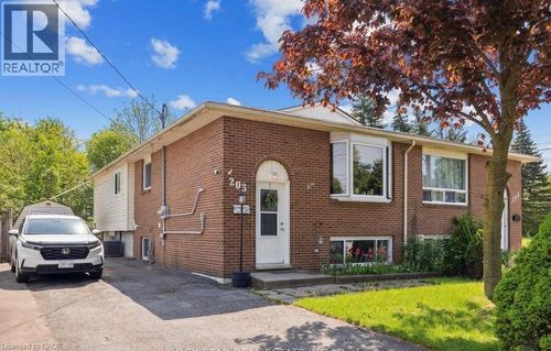 2-203 Commercial St, Welland, ON, L3B5Z5 | Card Image