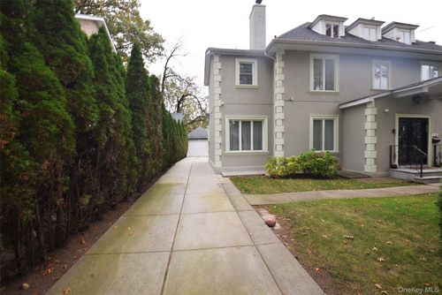 110 82nd Ave, Kew Gardens, NY, 11415-1424 | Card Image