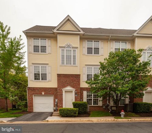 56-8067 Nicosh Circle Ln, FALLS CHURCH, VA, 22042-1268 | Card Image