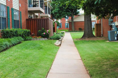 apt-245-4400 Hemingway Dr, Oklahoma City, OK, 73118-2244 | Card Image