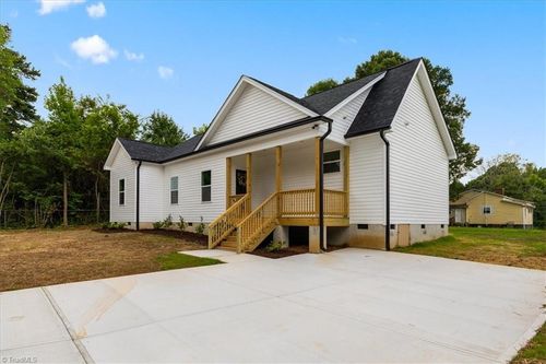 1907 Stout St, Burlington, NC, 27215-7324 | Card Image
